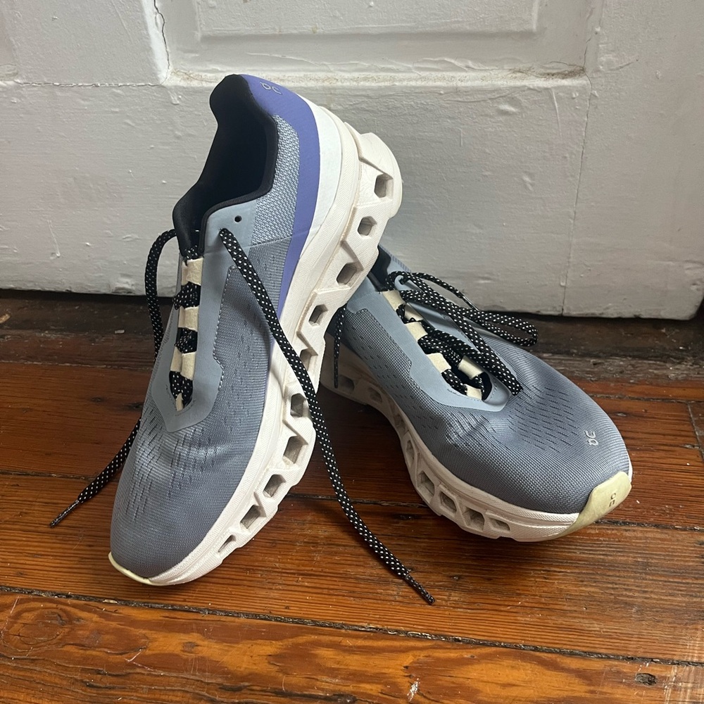 ON Women’s Cloudmoster Size 8.5